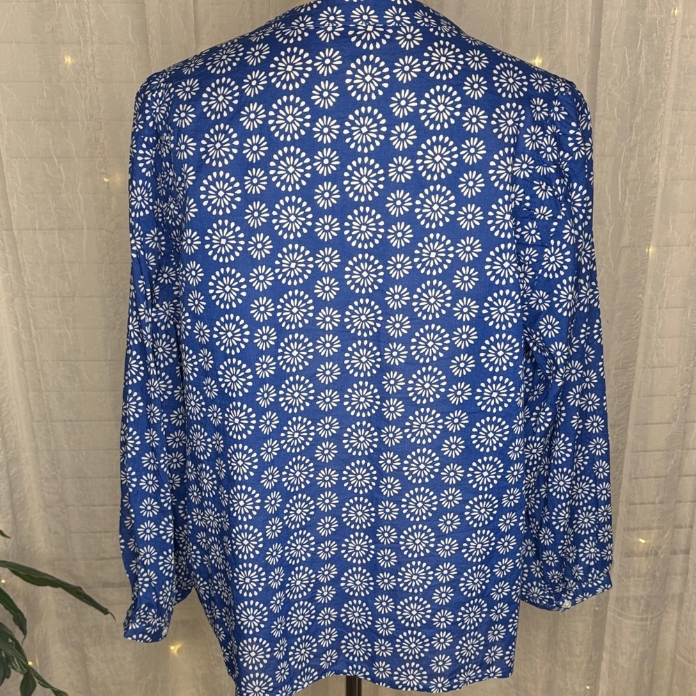 Style & Co. Navy and White Daisy Print Blouse - Picture 4 of 8